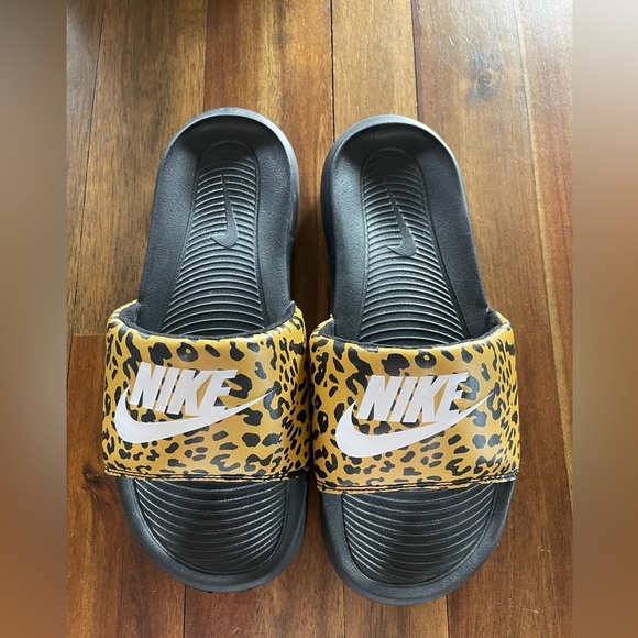 Nike Shoes - Nike Victori One print animal print slides sandals size 7